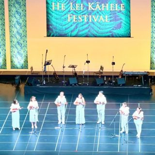 .
Pumehana Ukulele Lesson Heavenlyクラス🌴

昨夏始まったPumehana先生によるウクレレレッスン。
受講生の有志が、昨日、パーシモンホールにて演奏してきました！！

HE LEI KAHELE FESTIVAL
めぐろパーシモンホール 大ホール
10月13日（祝）

曲名は｢Ka pua hae Hawai'i｣
ウクレレと歌の練習を楽しみながら、それでも真剣に重ねて、楽しいステージとなりました。

ご指導頂いた
@daddy_pumehana  先生
@sally_kananikamahao  先生
ありがとうございました。

Heavenlyでのウクレレレッスンは、
毎月第3水･金 19:30〜20:30
です。
ご都合のよろしい曜日にご参加ください。
初心者クラス🔰も出来るかも🤭

レッスン受けてみたいなという方はお気軽にお問い合わせください。

⋆𓇼𓈒𓐍𓆡𓆉𓇼𓈒𓐍𓆉𓆡𓇼𓆡𓆉　.ﾟ･*.

Lani&Kai Mood 出店情報

🕯Lani&Kai Mood Exhibition vol.4 
 「Heavenly 〜Sparkle Sparkle Treasure Island〜」
10月13日〜11月3日 15:00〜19:30（土日祝20:30）
サムエル･コッキング苑内 UMIYAMA GALLERYにて
『湘南Candle2025』開催期間です。
混雑が予想されますので、事前チケットのご購入または平日のご来場をおすすめいたします。

🕯キャンドルレッスン随時受付中🕯️
Heavenlyにて 
新月･満月スペシャルワークショップ、好評開催中🌑🌕（10月はお休みです🙏🏻）

《オンライン販売(base ･ minne)》

◆shop: Heavenly
◆open:11〜17時 木曜定休
◆251-0037
　神奈川県藤沢市鵠沼海岸1-14-20 クラーレ鵠沼102
◆小田急江ノ島線 鵠沼海岸駅より徒歩約5分
◆店舗隣にコインパーキング有🚙⁼³₌₃
◆お問い合わせは、DMまたはこちらまで
　0466-60-8245
  info@heavenly2024.com

#湘南 #鵠沼海岸 #江ノ島 #湘南観光　#jca #aca #アロマキャンドル #資格取得 #ワークショップ #workshop #体験レッスン #キャンドル教室  #キャンドル #candle #candlemaking #アロマテラピー #湘南カフェ #湘南ランチ #湘南グルメ #カフェ巡り#海のある生活 #海のある暮らし #アロマ #ハーブ #heavenly #lanikaimood  #ウクレレ #ukulele #レッスン