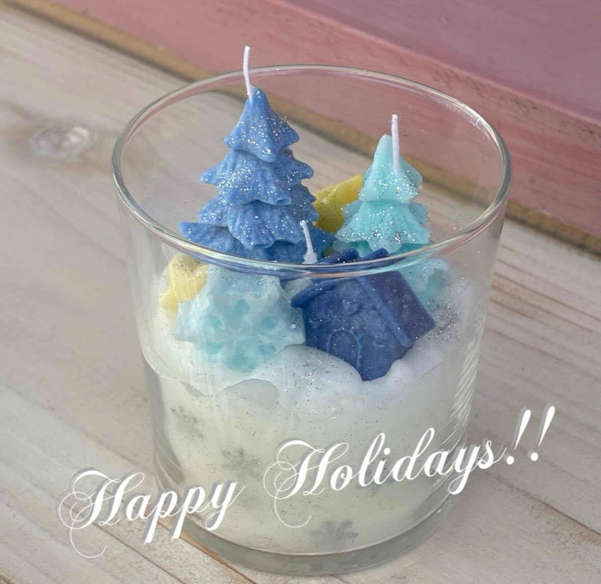 .
Happy Holidays！！
⁡
素敵なクリスマスをお過ごしください🎄⛄️
⁡
⋆𓇼𓈒𓐍𓆡𓆉𓇼𓈒𓐍𓆉𓆡𓇼𓆡𓆉　.ﾟ･*.
🕯Heavenly 年末年始のお休み
12月28日まで。
1月9日から。
営業です🐋🩵

🕯キャンドルレッスン随時受付中🕯️
Heavenlyにて 
クリスマススペシャルワークショップ『Winter Wonderland』

《オンライン販売(base ･ minne)》

◆shop: Heavenly
◆open:11〜17時 月･木曜定休
◆251-0037
　神奈川県藤沢市鵠沼海岸1-14-20 クラーレ鵠沼102
◆小田急江ノ島線 鵠沼海岸駅より徒歩約5分
◆店舗隣にコインパーキング有🚙⁼³₌₃
◆お問い合わせは、DMまたはこちらまで
　0466-60-8245
  info@heavenly2024.com

#湘南 #鵠沼海岸 #江ノ島 #湘南観光　#jca aca アロマキャンドル 資格取得 ワークショップ workshop 体験レッスン キャンドル教室  キャンドル candle candlemaking アロマテラピー 湘南カフェ 湘南ランチ 湘南グルメ カフェ巡り海のある生活 海のある暮らし アロマ ハーブ heavenly lanikaimood