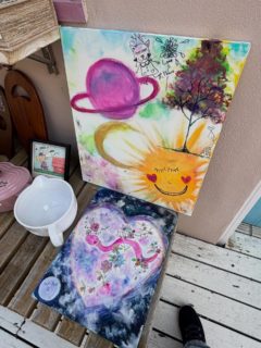 .
『鵠沼アートフェスティバル』残りあと2日！
⁡
今日のHeavenlyは、
28日 This is me. POPUP
  癒しのアートと天然石 💎
⁡
フリーマーケット🎪
⁡
キャンドルすくい＆ワークショップ🕯
⁡
楽しいことたくさんでみなさまをお待ちしております✨
⁡
 #鵠沼海岸 #鵠沼アートフェスティバル #キャンドル #ワークショップ #POPUP