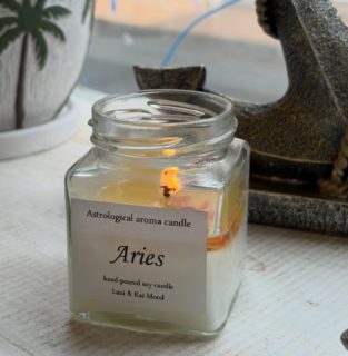 .
星座のキャンドル🕯
今の時期は牡羊座♈

それぞれの星座ごとの…
お守り精油を軸に香りをブレンドして
天然石をあしらって
幸せになぁれ🪄︎︎✨の気持ちをたっぷりこめました。
⁡
Lani&Kai Moodは香りを作るのも、実は得意分野です👍🏻
⁡
⋆𓇼𓈒𓐍𓆡𓆉𓇼𓈒𓐍𓆉𓆡𓇼𓆡𓆉　.ﾟ･*.

🕯キャンドルレッスン随時受付中🕯️
お気軽にDMください！

🕯4月11日〜5月6日 15:00〜19:00
『江の島アートフェスティバル』 にて、
アップサイクルキャンドルワークショップを毎日開催します。
植物に囲まれた美しい季節のサムエル･コッキング苑にぜひお出かけください。

🕯Heavenlyイベント情報
10日 マクラメワークショップ 
10･24日 Hula Lesson 19:30〜
15･17日 Pumehana Ukulele Lesson 19:30〜
17〜19日 『Blue Tied Seasons 〜はるぞらを結ぶ〜』水引‪✕‬‪‪キャンドル 
25日 くげかいマルシェ 11:00〜16:00
  栗原恵介アコースティックライブ 18:00〜

《オンライン販売(base ･ minne)》

◆shop: Heavenly
◆open:11〜17時 月･木曜定休
◆251-0037
　神奈川県藤沢市鵠沼海岸1-14-20 クラーレ鵠沼102
◆小田急江ノ島線 鵠沼海岸駅より徒歩約5分
◆店舗隣にコインパーキング有🚙⁼³₌₃
◆お問い合わせは、DMまたはこちらまで
　0466-60-8245
  info@heavenly2024.com

 #鵠沼海岸 #江ノ島 #湘南 #キャンドル #lanikaimood